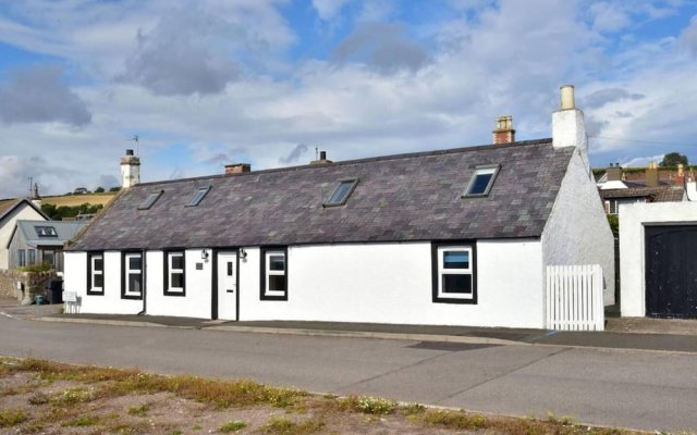 Impeccable 2-bed Cottage in Johnshaven