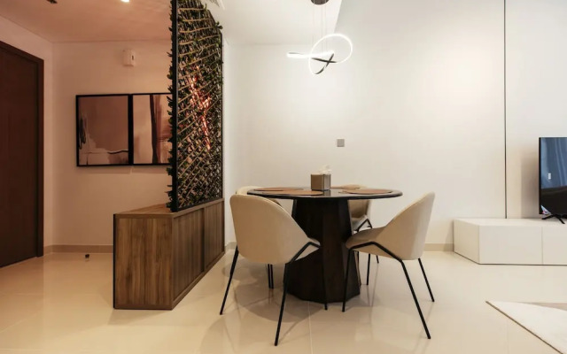Luxurious Waterfront 1BR with Sea Views