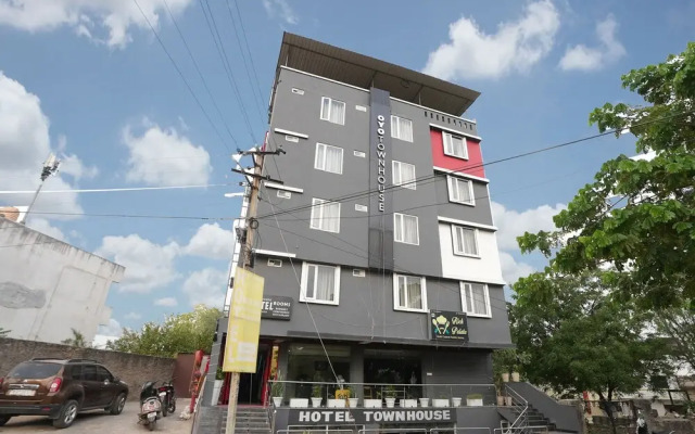 Hotel Townhouse @Udaipur City Railway Station