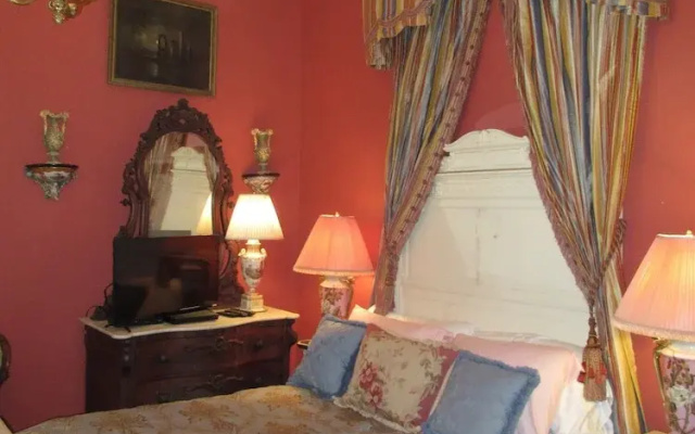 Johnstone Mansion