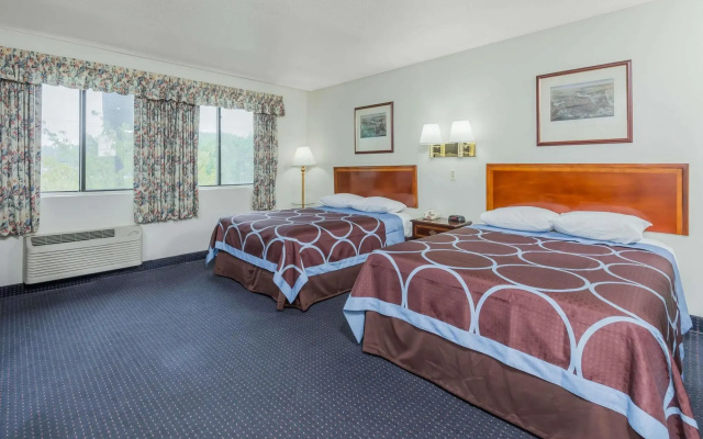 Super 8 by Wyndham Hartford