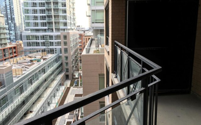 Toronto Luxury Accommodations - University Plaza