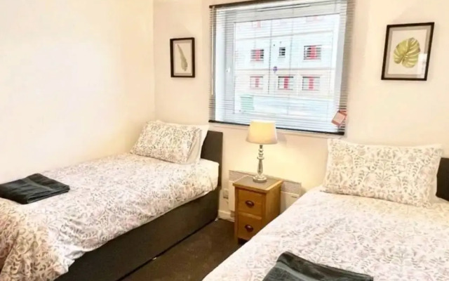 Lovely 2 bed with free parking