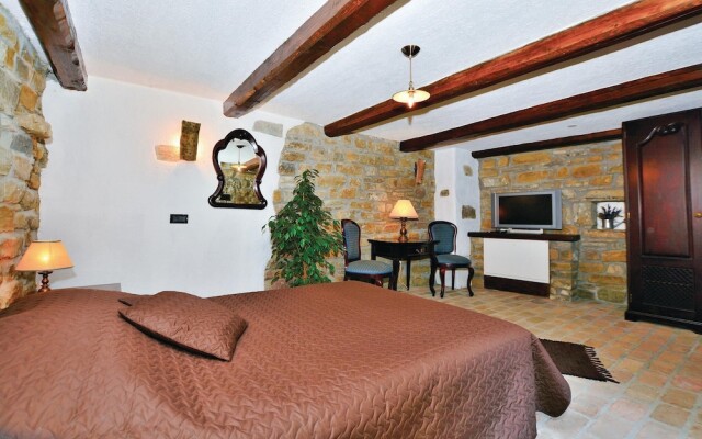 Stunning Home in Smarje With Wifi and 2 Bedrooms