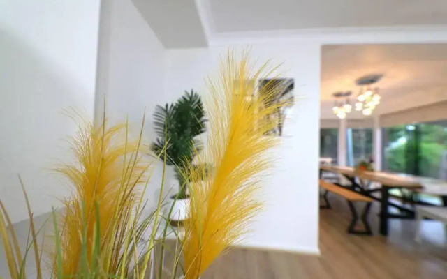 6 Bedrooms Contemporary Home Mill Park near SC