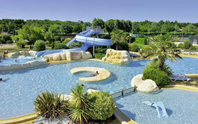 Camping Les Places Dorees