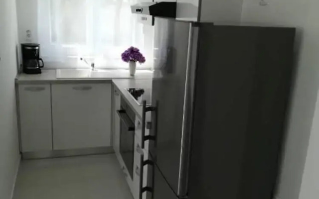 Ivan - Free Parking - A2