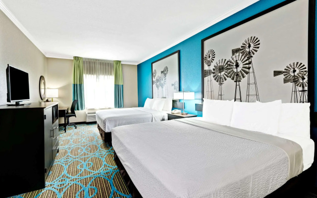 Super 8 by Wyndham San Antonio/Alamodome Area