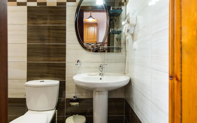 Makis Studios & Apartments