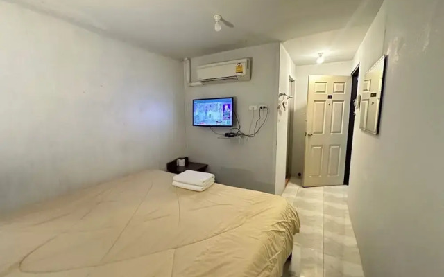 OYO 75472 GOTUM Hostel 2 & Money Exchange