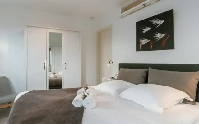 Modern Apartment Near the Beach