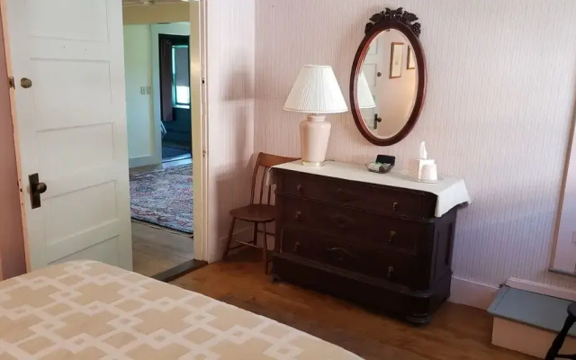 Hawks House Inn