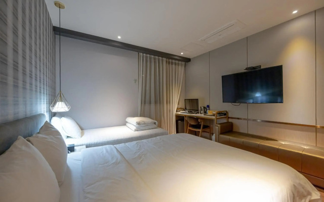 Hound Hotel Seomyeon - Bumcheon
