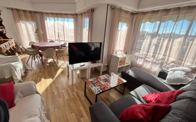 4 BEDROOMS -SENECA Center Apartment