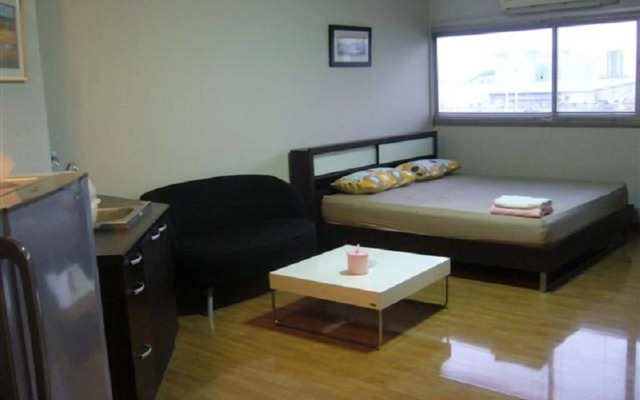DMK Donmueang Airport Guesthouse