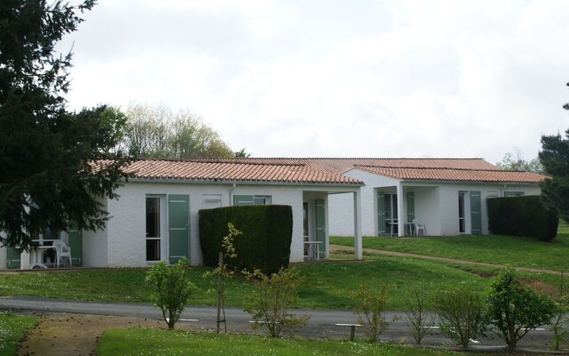 Semi-detached Bungalow With Microwave, in the Great Vendée