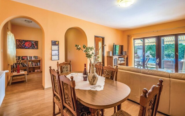 Amazing Home in Liznjan With 4 Bedrooms, Wifi and Outdoor Swimming Pool