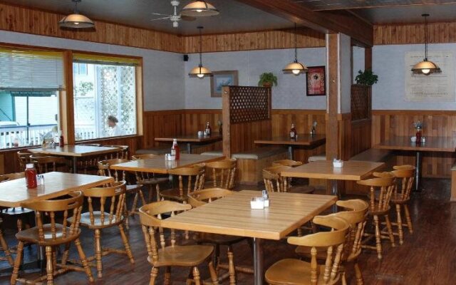 Triple J Hotel & Cabins