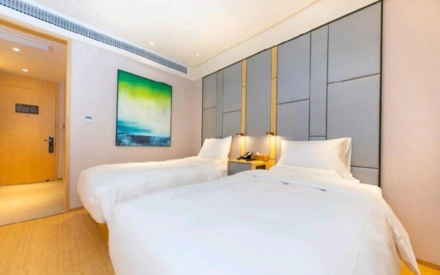 Ji Hotel (Zhenjiang Railway Station South Square)