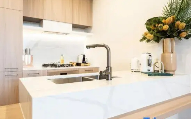 Stylish 1BR Apt in Ivanhoe with Free Parking
