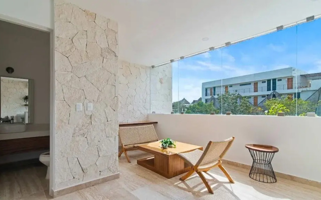 1 Br. LX Amenities Prime Location