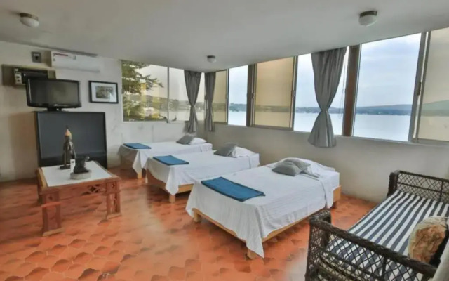 7BR Impresionante Casa De LAGO Con Alberca