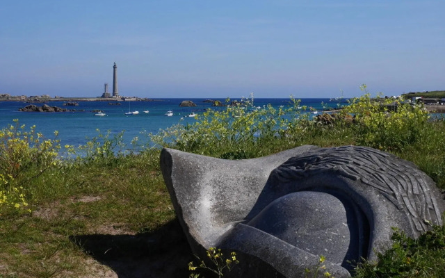 Breton holiday home in a quiet location near the beach