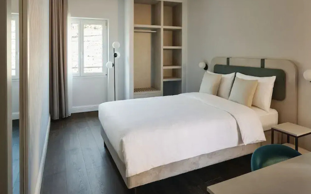 Vista Lakefront Boutique Hotel