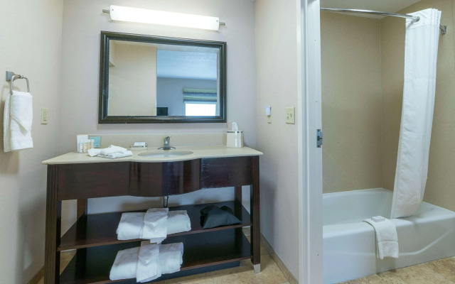 Отель Hampton Inn & Suites Lake City