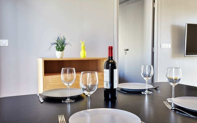 Stunning 2BR Home With Balcony in Batignolles