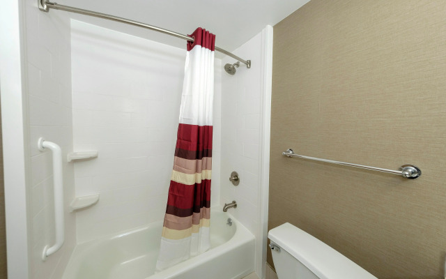 Red Roof Inn & Suites Newburgh – Stewart Airport/ West Point