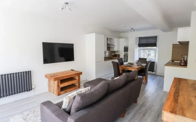 8 Waterhead Terrace