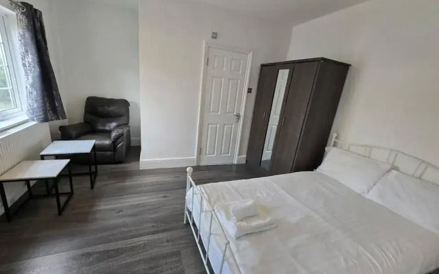 Limehouse Townhomes-4 Bedrooms,3 Bathrooms,garden