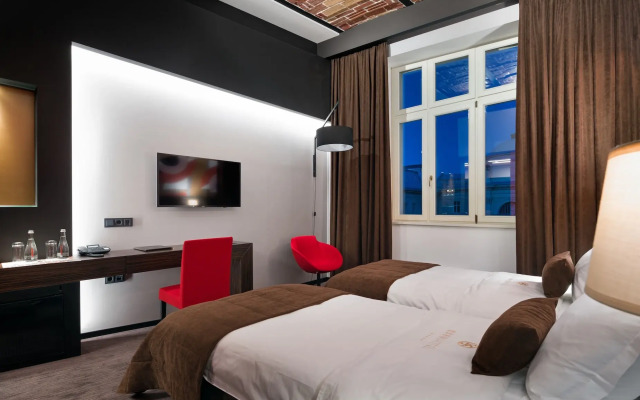 Bank Hotel