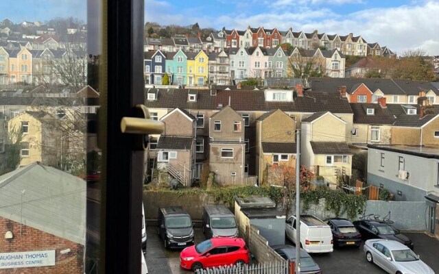 Simple & Sleek 1BD Flat Nice Views of Swansea Bay