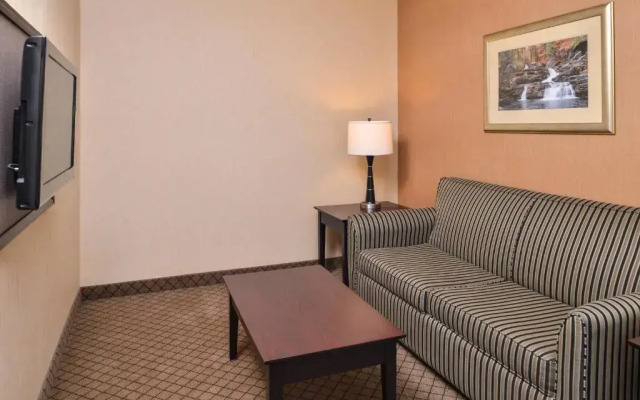 Holiday Inn Express Lewisburg/New Columbia by IHG