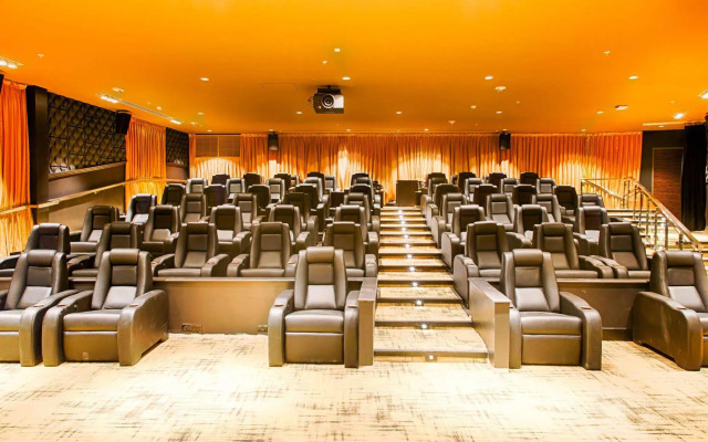 Metropolitan at The 9, Autograph Collection