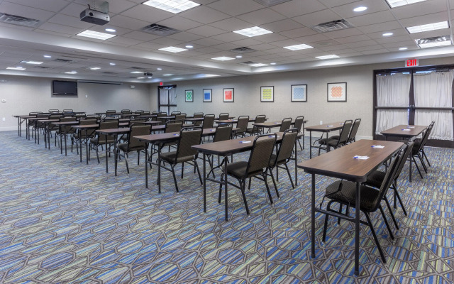 Holiday Inn Express Indianapolis - Southeast by IHG