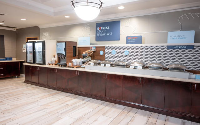 Holiday Inn Exp Stes Univ