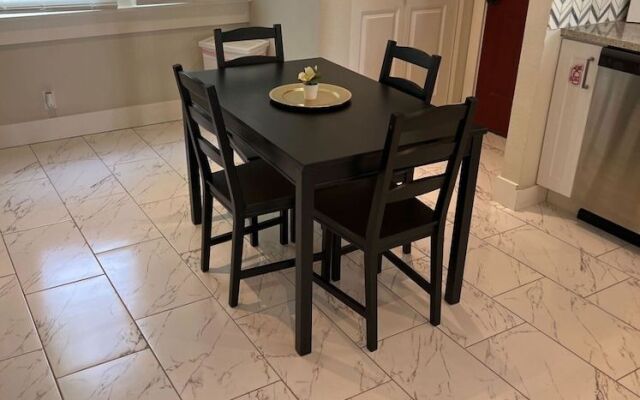 Charming Bungalow Near Historic Downtown