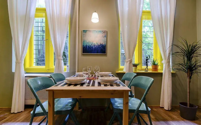 Curry Apartments