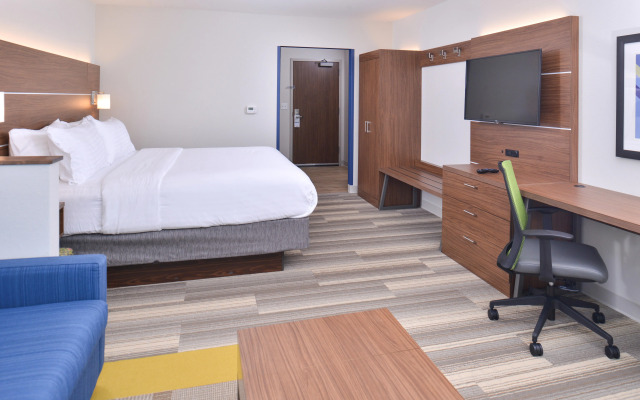 Holiday Inn Express & Suites Omaha Airport