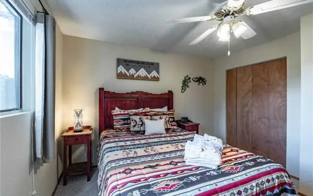 Casa Del Rey - Three Bedroom Cabin with Hot Tub