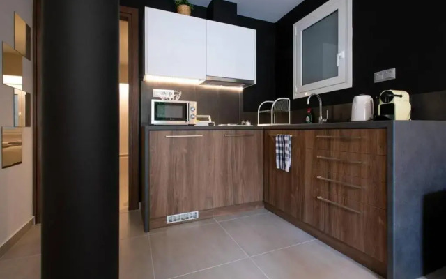 TONI'S Local retreat for Magicians in Koukaki