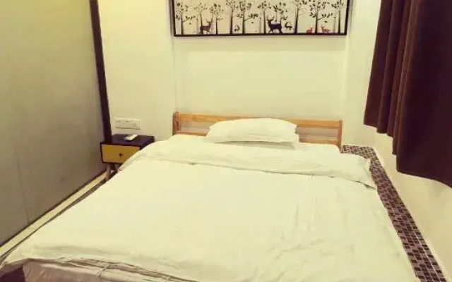 Style Theme Hotel (Fuyang Normal University West Lake Campus)