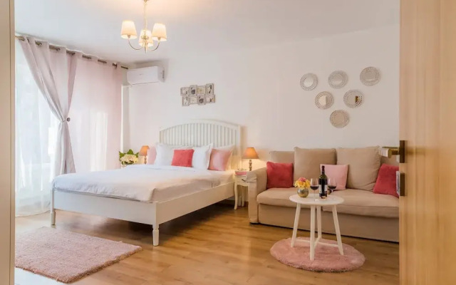 Studio T by MRG Apartments