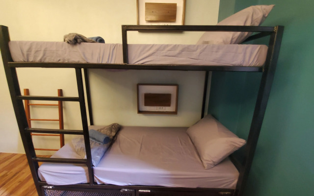 Outpost Hostel - Coron