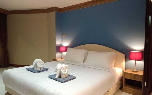 Patong Beach Gardens - Pool, Fast Wifi, Smart TVs
