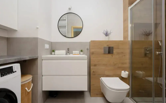 Apartment With Parking by Renters