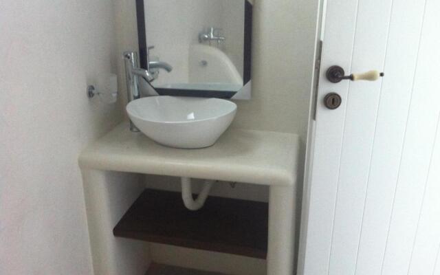 Plori Studios and Apartments